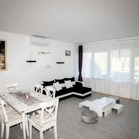 Harmonia 아파트 Zánka